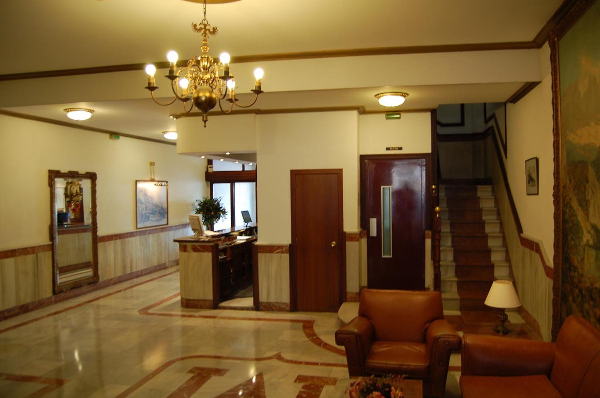 Hotel Marina Victoria Альхесирас Экстерьер фото