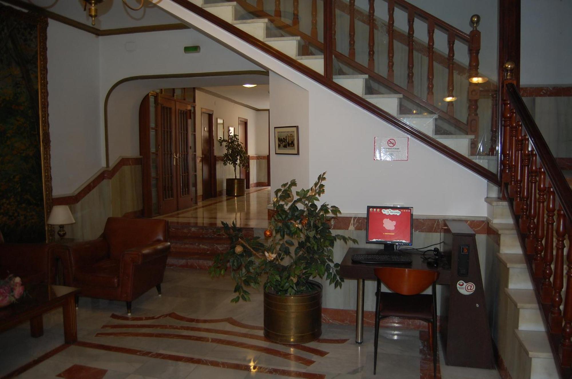 Hotel Marina Victoria Альхесирас Экстерьер фото